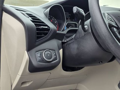 Used 2019 Ford Escape SE FWD image 18