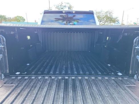 Used 2025 Toyota Tacoma SR image 9