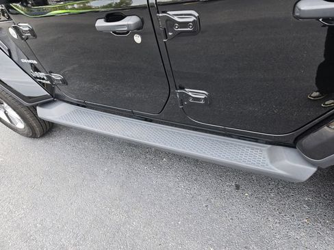 Used 2020 Jeep Wrangler Unlimited Sahara AWD/4WD image 11