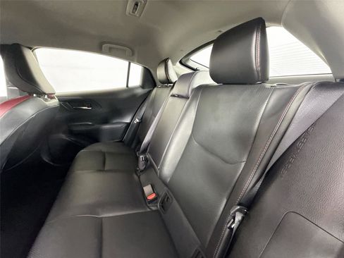 Used 2025 Toyota Prius Plug-In Hybrid image 32