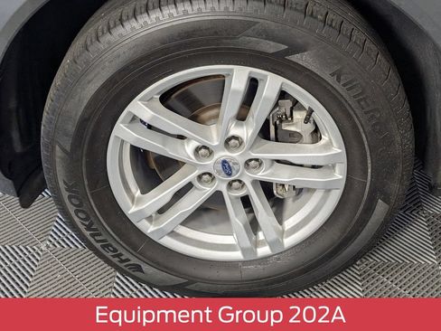Used 2022 Ford Explorer XLT w/ Equipment Group 202A RWD image 8
