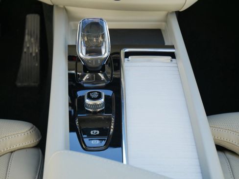 New 2026 Volvo XC60 T8 Ultra w/ Protection Package Premier AWD/4WD image 9