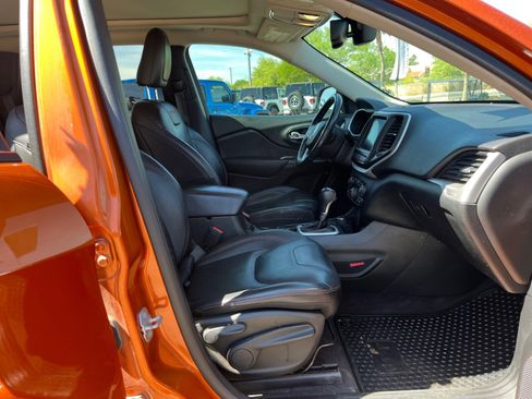 Used 2016 Jeep Cherokee Trailhawk w/ Comfort/Convenience Group image 19