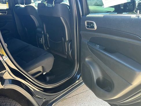Used 2015 Jeep Grand Cherokee Laredo w/ Quick Order Package 23E AWD/4WD image 16