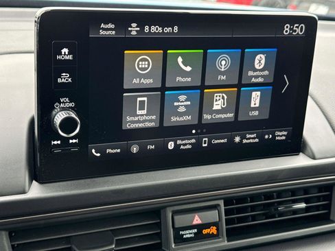 Used 2025 Honda Pilot TrailSport image 3