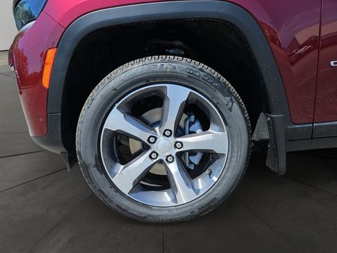 New 2026 Jeep Grand Cherokee Limited w/ Luxury Tech Group II AWD/4WD image 14