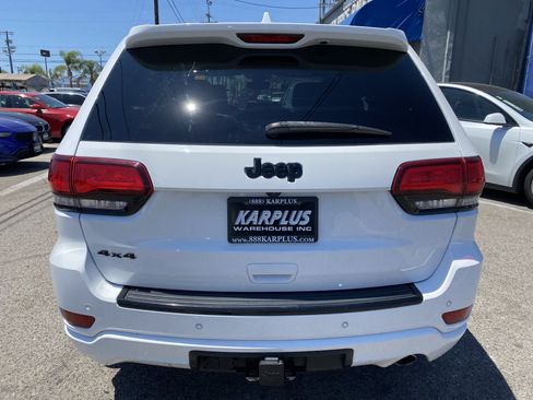 Used 2017 Jeep Grand Cherokee Altitude AWD/4WD image 11