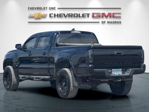 Used 2020 Toyota Tacoma SR5 AWD/4WD image 5