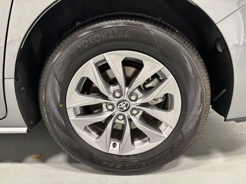 Used 2026 Toyota Sienna LE FWD image 68