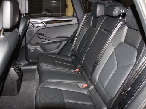 Certified 2025 Porsche Macan AWD/4WD image 30