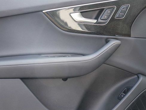 Used 2023 Audi Q7 3.0T Premium Plus w/ Premium Plus Package AWD/4WD image 22