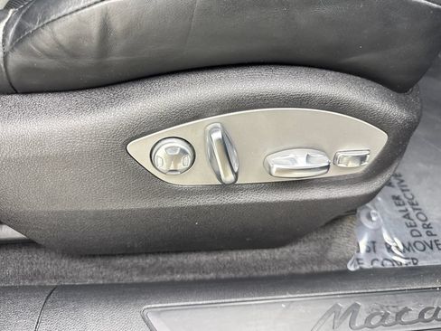 Used 2024 Porsche Macan AWD/4WD image 46