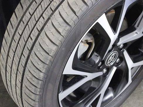 Used 2021 Toyota C-HR XLE image 39