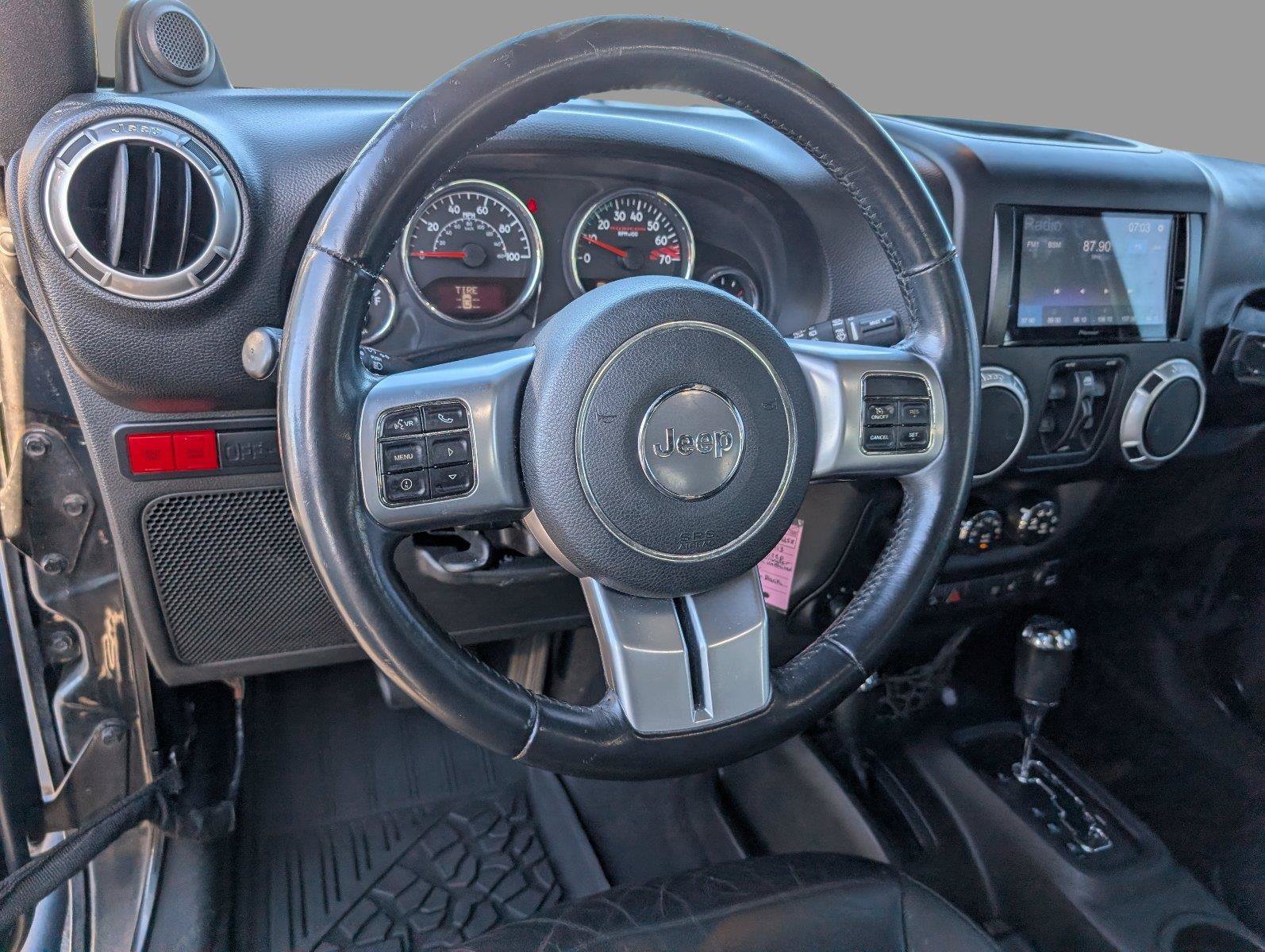 Used 2013 Jeep Wrangler Unlimited Rubicon AWD/4WD image 4