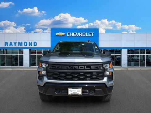 Used 2024 Chevrolet Silverado 1500 Custom Trail Boss w/ Dark Appearance Package AWD/4WD image 9