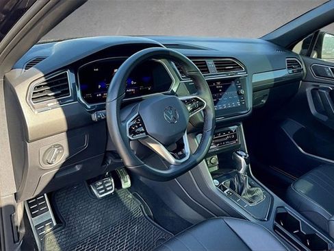 Used 2023 Volkswagen Tiguan SE R-Line image 12