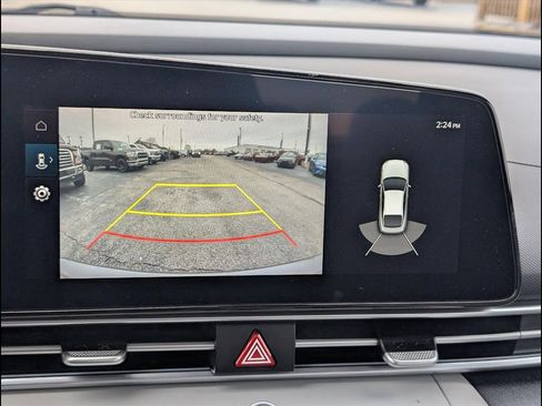 Used 2023 Hyundai Elantra Limited image 9