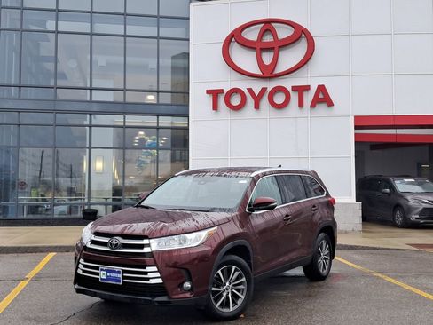 Used 2019 Toyota Highlander XLE image 1