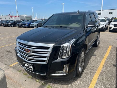 Used 2020 Cadillac Escalade Platinum AWD/4WD image 3