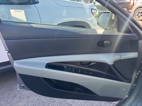 Used 2025 Hyundai Elantra Limited image 20