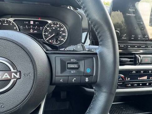 Used 2023 Nissan Pathfinder SL AWD/4WD image 23