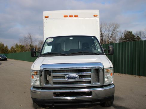 Used 2010 Ford E-350 and Econoline 350 Super Duty image 2