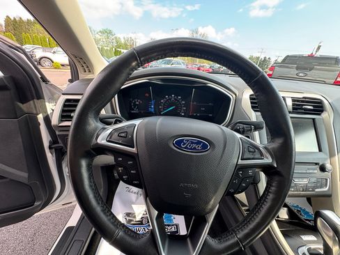 Used 2016 Ford Fusion SE w/ Equipment Group 202A image 24