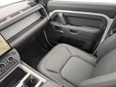 New 2026 Land Rover Defender 130 X-Dynamic SE AWD/4WD image 16