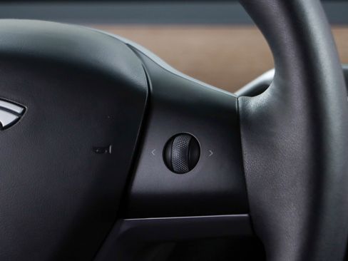 Used 2024 Tesla Model Y Long Range image 14