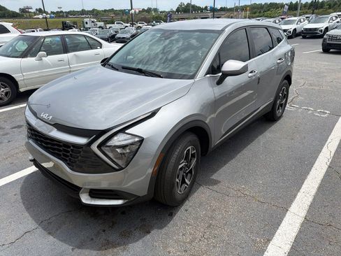 Used 2023 Kia Sportage LX AWD/4WD image 2
