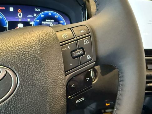 New 2025 Toyota Camry Hybrid FWD image 15