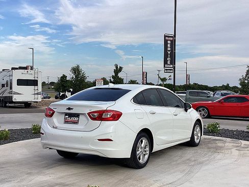 Used 2017 Chevrolet Cruze LT w/ Convenience Package image 5