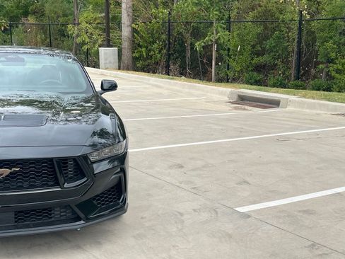 Used 2025 Ford Mustang GT Premium RWD image 3