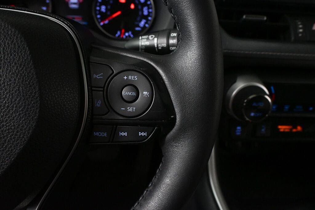 Used 2020 Toyota RAV4 XLE Premium FWD image 12