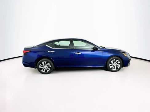 Used 2024 Nissan Altima 2.5 S FWD image 10