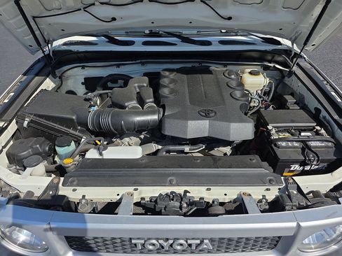 Used 2014 Toyota FJ Cruiser 4WD image 13