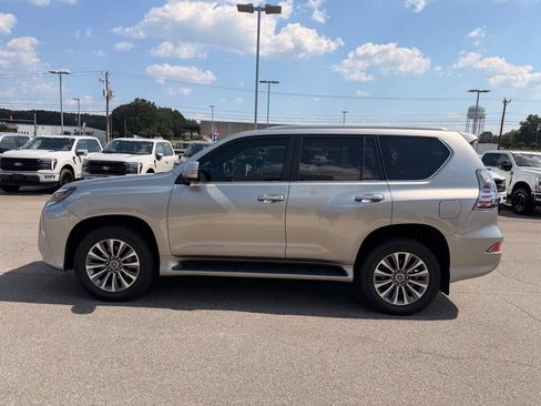 Used 2023 Lexus GX 460 Luxury w/ Accessory Package AWD/4WD image 5