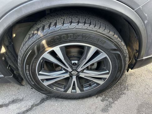 Used 2018 Nissan Rogue SL w/ Premium Package image 8