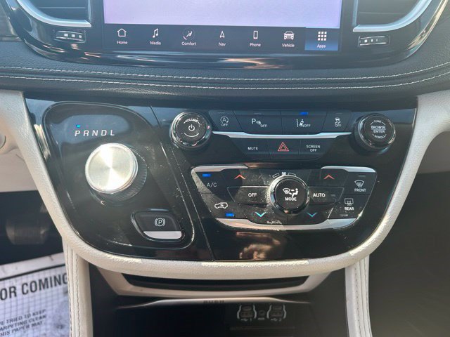 Used 2023 Chrysler Pacifica Limited FWD image 25
