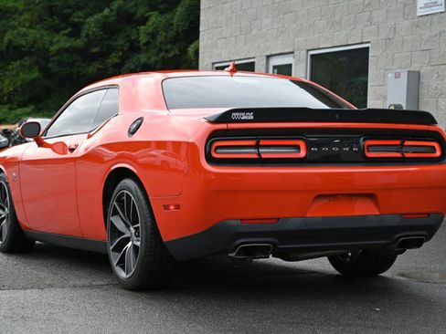 Used 2017 Dodge Challenger R/T Scat Pack RWD image 7