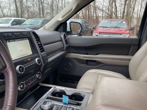 Used 2019 Ford Expedition XLT w/ Equipment Group 202A image 16
