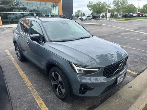 Used 2023 Volvo XC40 B5 Plus w/ Protection Package Premier AWD/4WD image 2