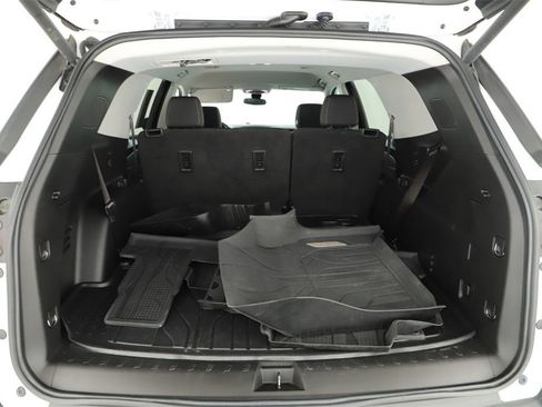 Used 2020 Chevrolet Traverse LT image 28