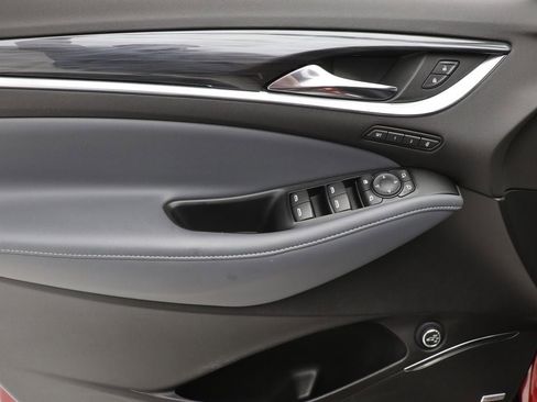 Used 2024 Buick Enclave Premium image 17