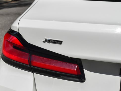 Used 2022 BMW 530i xDrive w/ M Sport Package AWD/4WD image 15