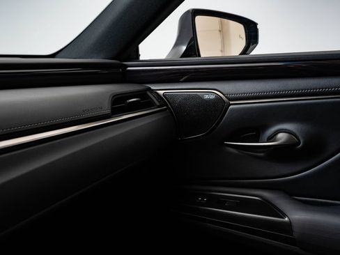 Certified 2020 Lexus ES 300h Ultra Luxury w/ Accessory Package FWD image 40