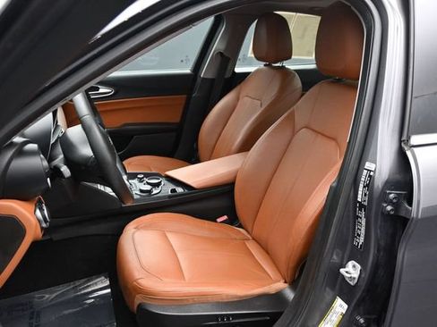 Used 2019 Alfa Romeo Giulia RWD image 11