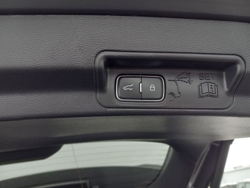 Used 2025 Ford Explorer ST-Line w/ ST-Line Street Pack image 12