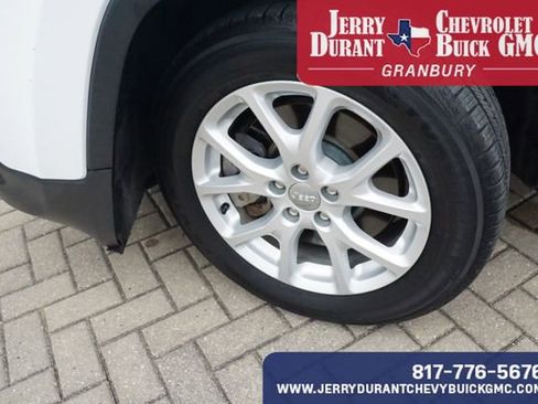 Used 2018 Jeep Cherokee Latitude Plus FWD image 9