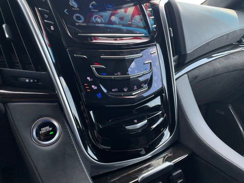 Used 2020 Cadillac Escalade Platinum AWD/4WD image 18